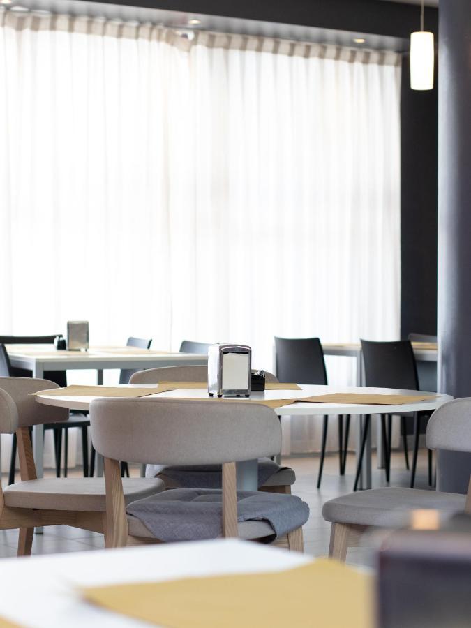 Master Hotel Реджо Емилия Екстериор снимка