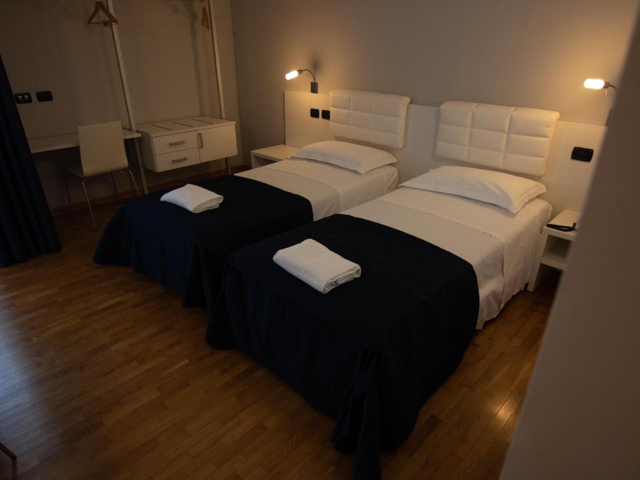 Master Hotel Реджо Емилия Екстериор снимка