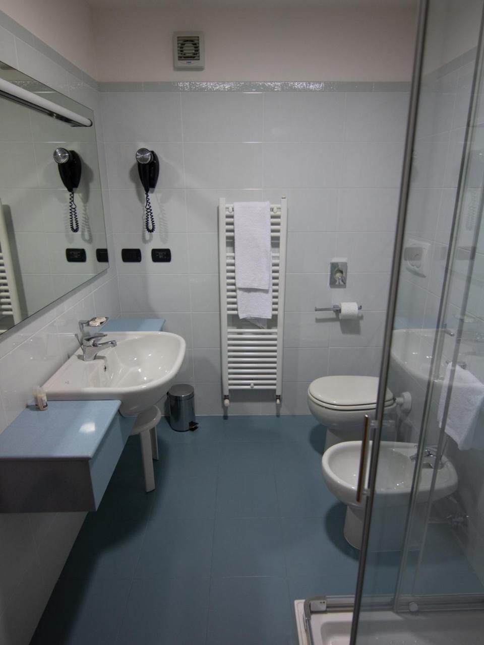 Master Hotel Реджо Емилия Екстериор снимка