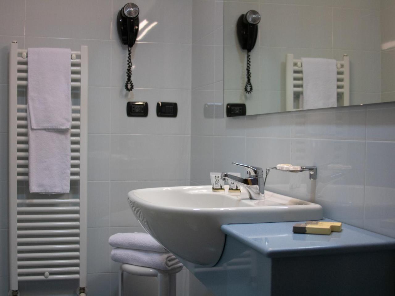 Master Hotel Реджо Емилия Екстериор снимка
